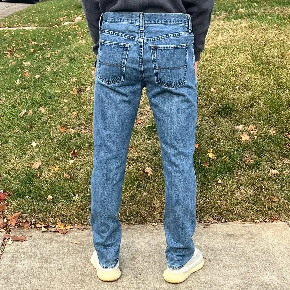 - Urban Pipeline Straight Leg Jeans SZ 33/34! EUC!